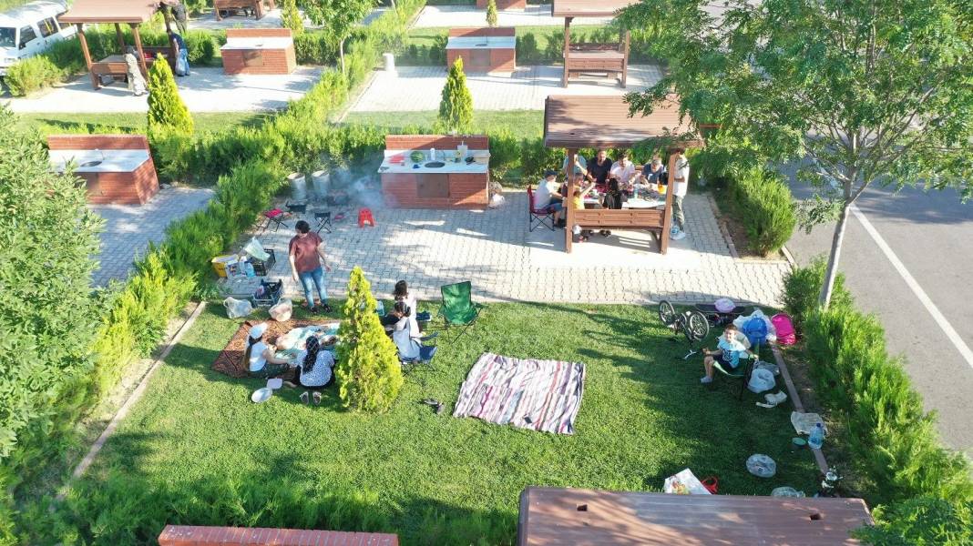 Karatay’daki bu adreste aileye özel piknik bahçesi var! Üstelik mangal yakmak da serbest 6